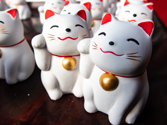 白い招き猫