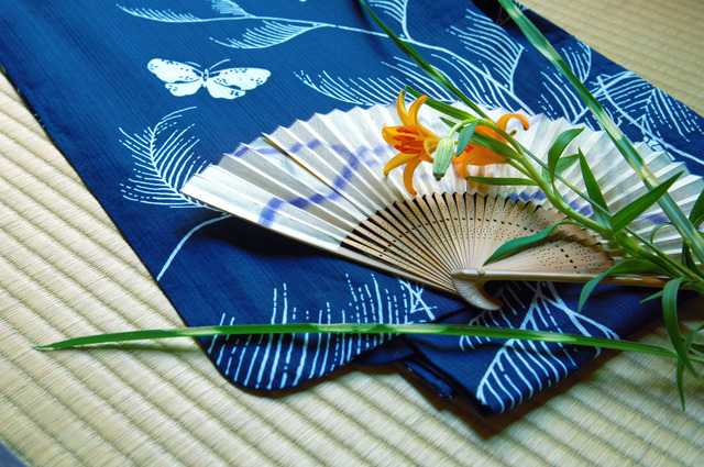 蝶柄の浴衣