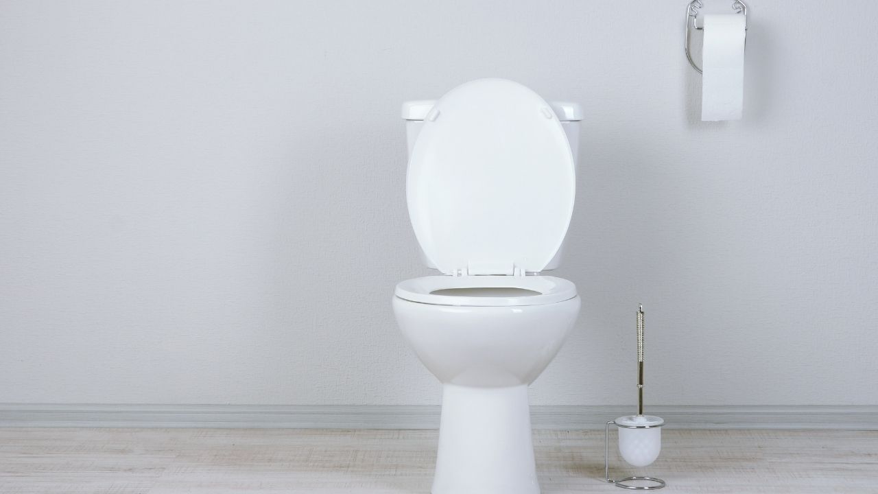 【夢占い】トイレの夢～掃除・詰まる・汚い・探す・溢れる・漏らすなどシチュエーション別