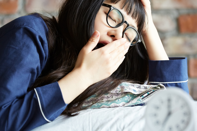 眠い女性