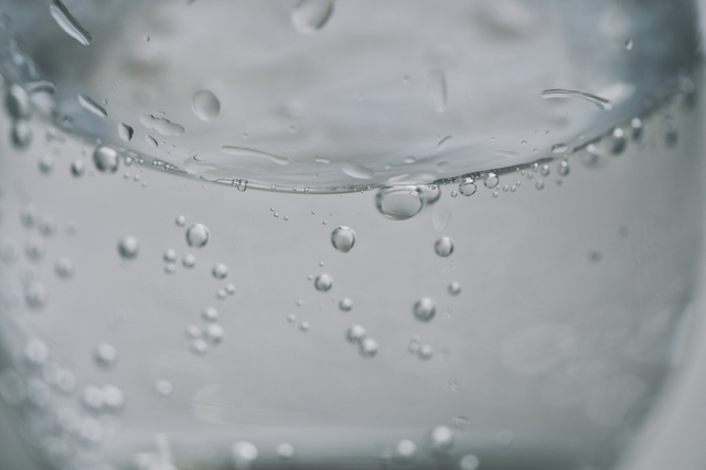 水に気泡ができるのは邪気があるから?
