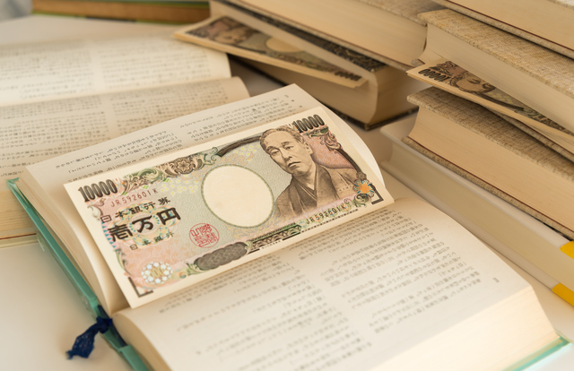 本に挟んでいたお金を見つける