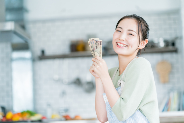 お金を稼いだ女性