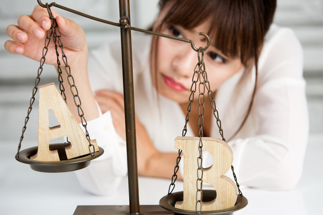 損得勘定で動く