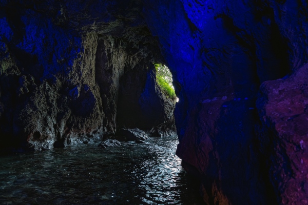 珠洲市にある日本三大パワースポット珠洲岬の「青の洞窟」