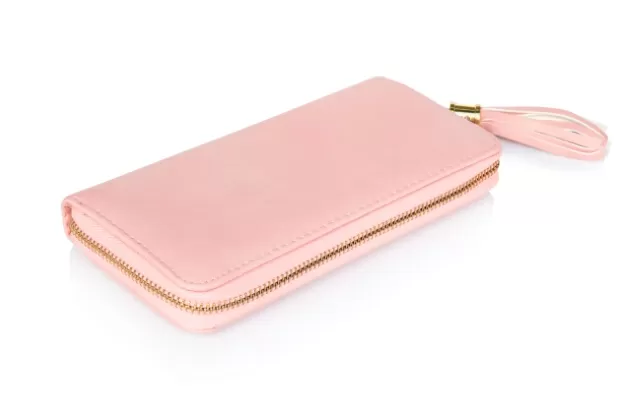 ピンク色の財布はお金が貯まらない 驚愕の風水 金運効果が判明