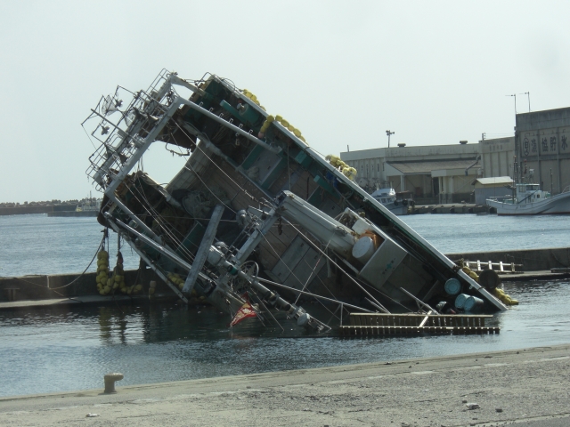 津波で壊れた船