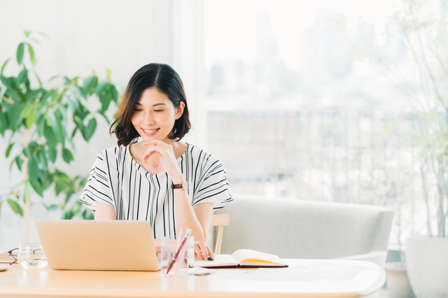 仕事中の女性