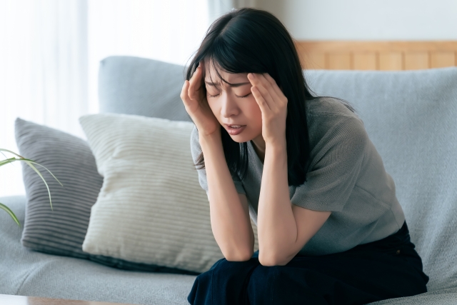 悩む　頭痛
