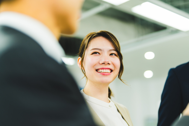 笑顔の女性