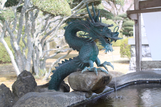 青龍の手水舎