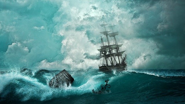 荒れた海と船