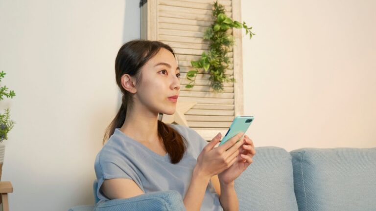 ツインレイに連絡するのを我慢すべき？