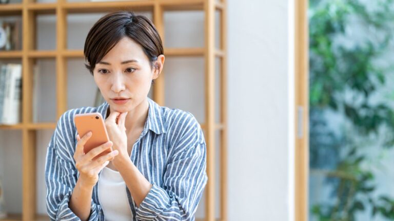 電話占いヴェルニのメール鑑定は遅い？原因・理由や口コミで返信が早いと評判の占い師を厳選！
