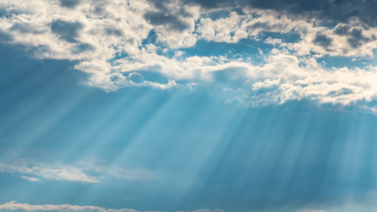 不思議な雲を見るスピリチュアル意味・メッセージ