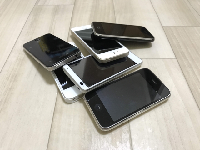 古いスマホ