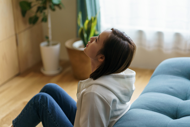 落ち込む女性