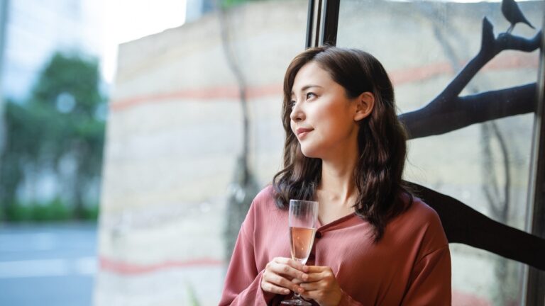 既婚者と食事に行く女性の心理