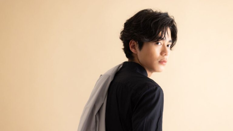 シャイな男性が好きな女性にとる態度