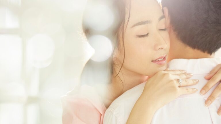 好きな気持ちを抑える既婚者女性の見分け方！特徴や態度を分析して深層心理に迫る