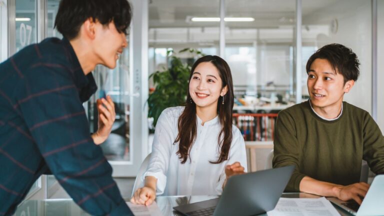 年上女性をからかう男性心理!本音と動機・対処法も解説
