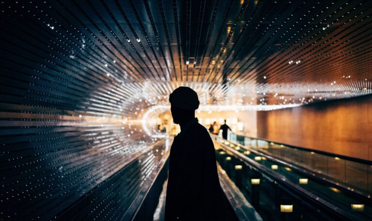 ツインレイに似た人を見かけた！サイレント期間にそっくりな人が現れる理由も解説