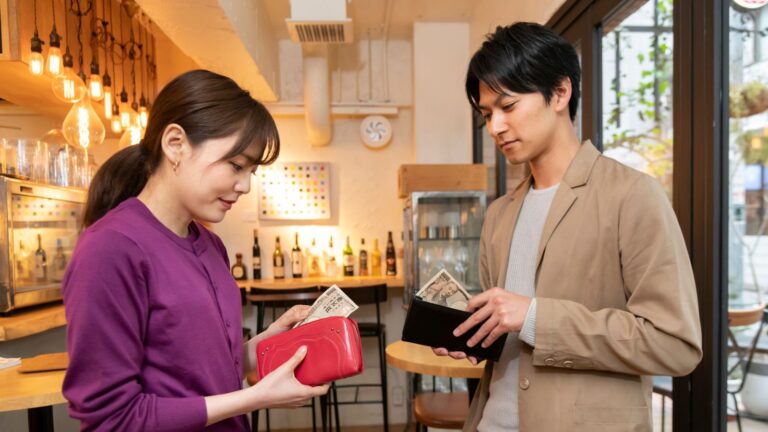 マッチングアプリで割り勘ありえない?男女の心理と対処法を解説!